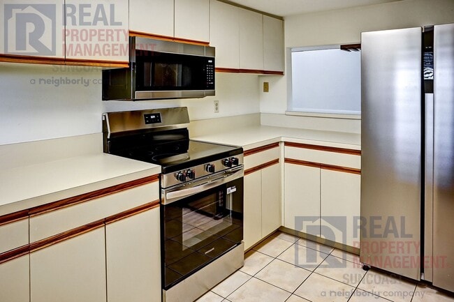 Building Photo - 251 Fenwick Dr