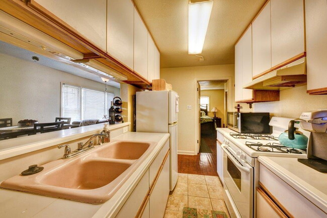 Building Photo - Unbeatable Location – Walk to the Guadalup...