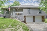 Building Photo - Gorgeous Blue Springs Home-Available in SEPTEMBER!!