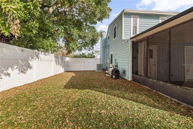 Building Photo - 6001 S Himes Ave