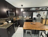 Building Photo - 7208 Fairway Dr