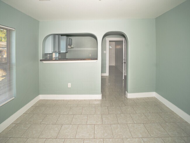 Building Photo - 4826 Bristol St