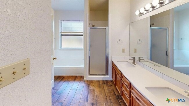 Building Photo - 1801 Thomas Ct