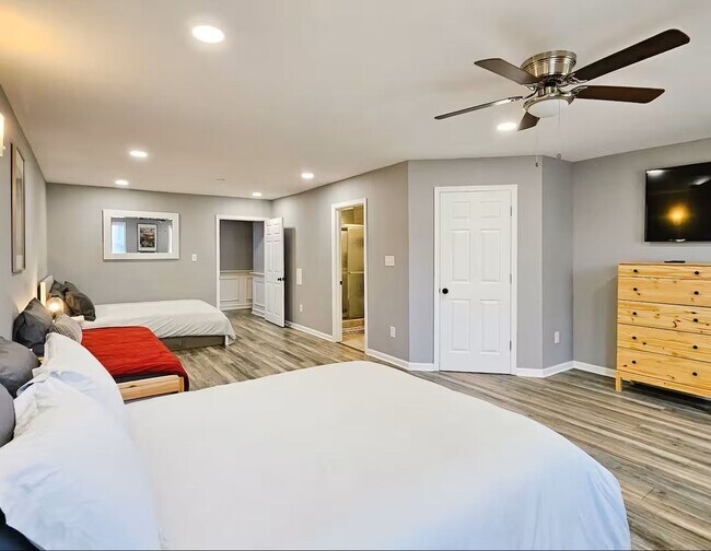 Building Photo - Townhome on Lawyer's Row