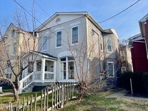 Building Photo - 951 S Brook St