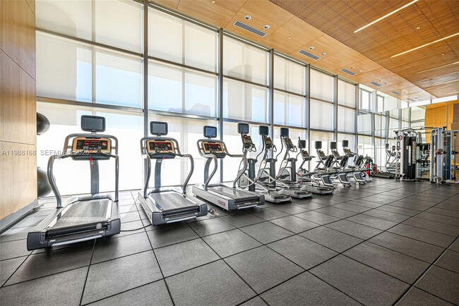 Building Photo - 3451 NE 1st Ave