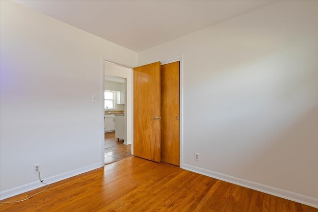 Building Photo - 4538 Dempster St