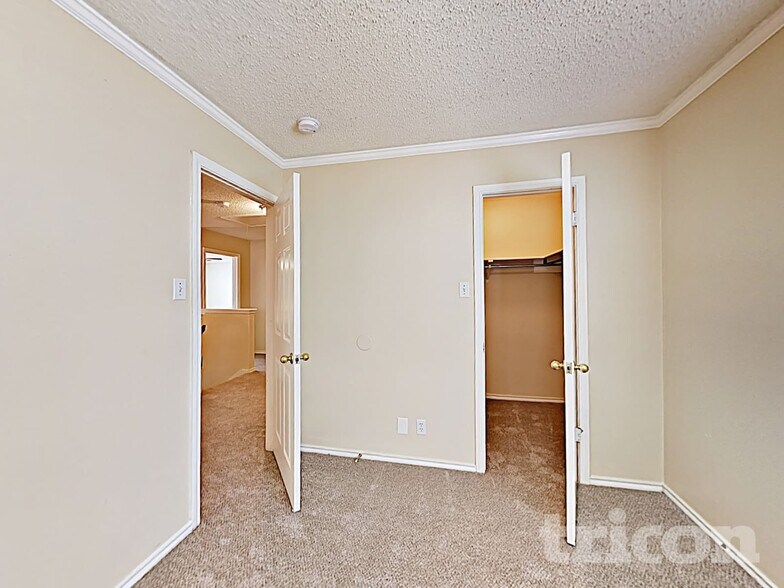 Building Photo - 8015 Chestnut Barr Dr