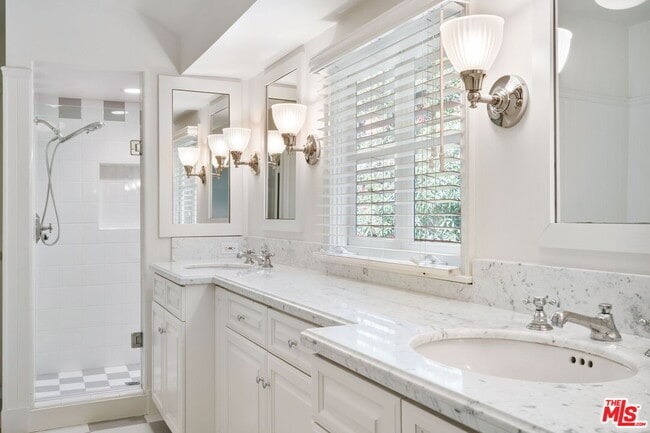 Building Photo - 10521 Rocca Pl