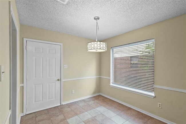 Building Photo - 2526 Downs Cir