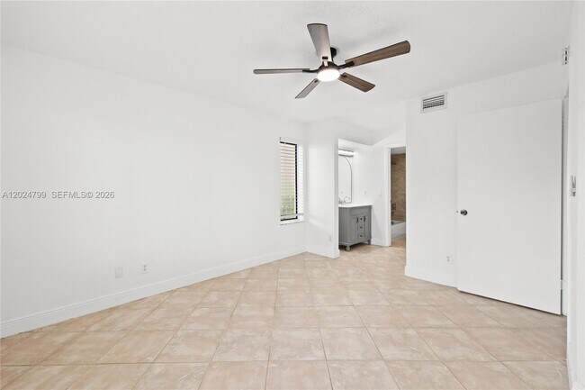 Building Photo - 1025 Coral Club Dr