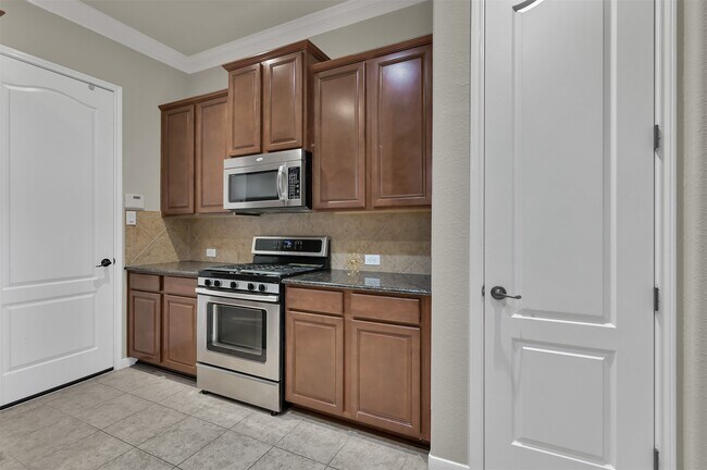 Building Photo - 14557 San Pietro Dr