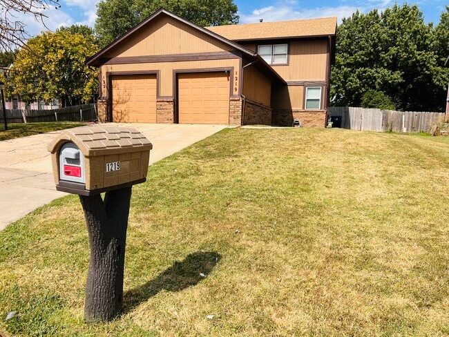 Building Photo - Longfellow