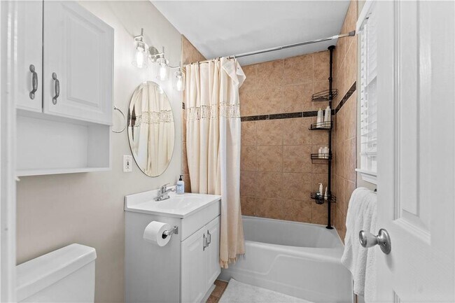 Primary Suite Bathroom - 7635 W 114th Ter