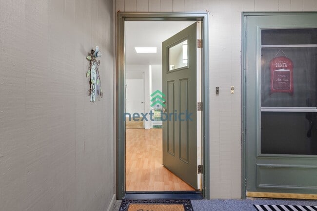 Building Photo - 2 BED & 1.75 BATH FOR RENT