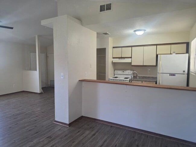 Building Photo - 128 Eliam Rd