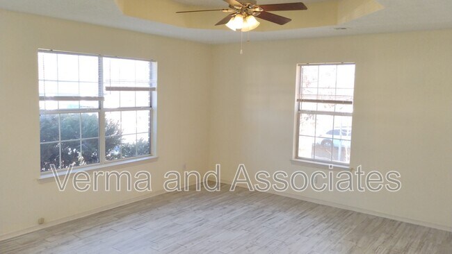 Building Photo - 44 Holly Dr