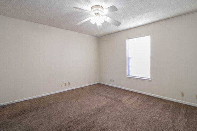 Building Photo - 108-3 Hickory Trace