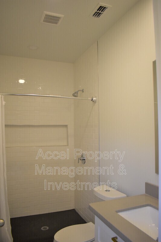 Building Photo - 2120 Datepalm Ave