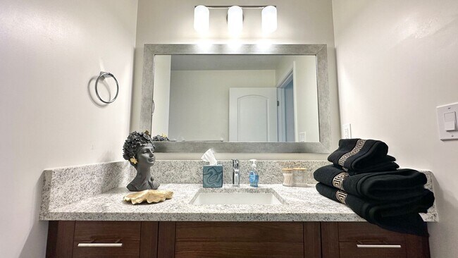 Building Photo - Fully Furnished 4 BD/3 BA Home in Mariner's Ridge!! Includes 1 Garage PRKG, W/D, Sep. Studio, & G...