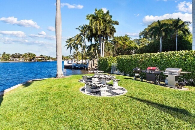 Building Photo - 1881 Middle River Dr