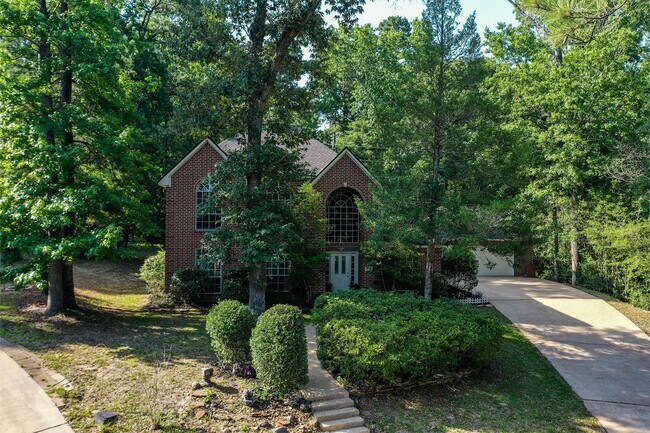 Building Photo - 1002 Amesbury Ct