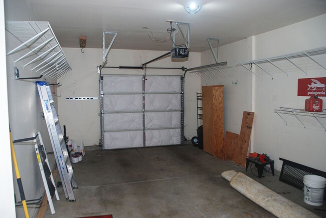 Building Photo - 1 bedroom townhouse in Tanamera