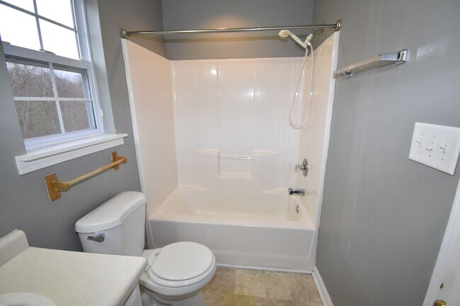 Building Photo - 3 Bedroom Pet Friendly Home For Rent Near ...