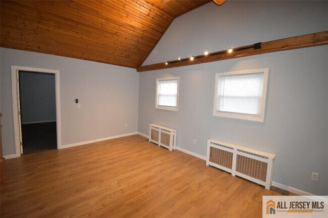 Building Photo - 99 Main St