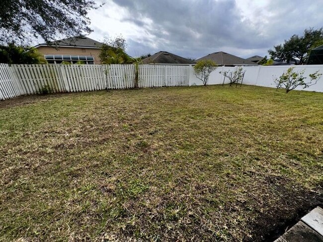 Building Photo - 4 Bedroom 3 bath Vista Lakes Home with a Fenced Backyard!