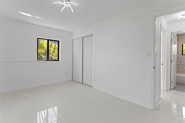 Building Photo - 1524 SW 32nd Ct