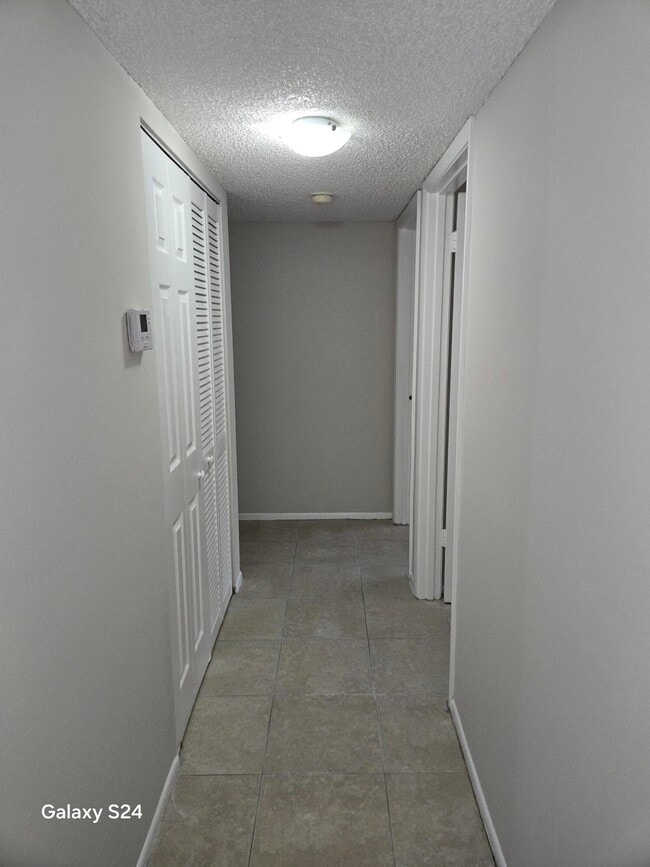 Building Photo - 1141 Lake Victoria Dr