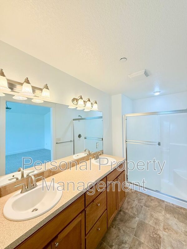 Building Photo - 3326 NW 47th Dr
