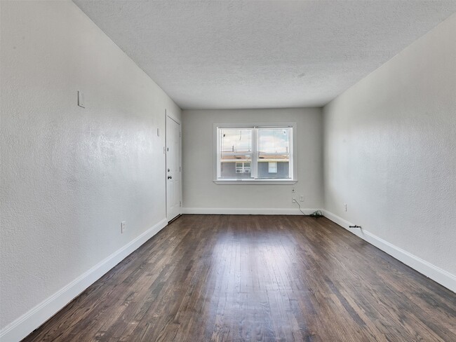 Building Photo - 7622 Pecan Villas Dr