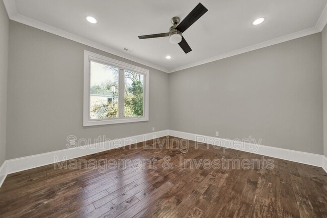 Building Photo - 2011 Sharon Ave