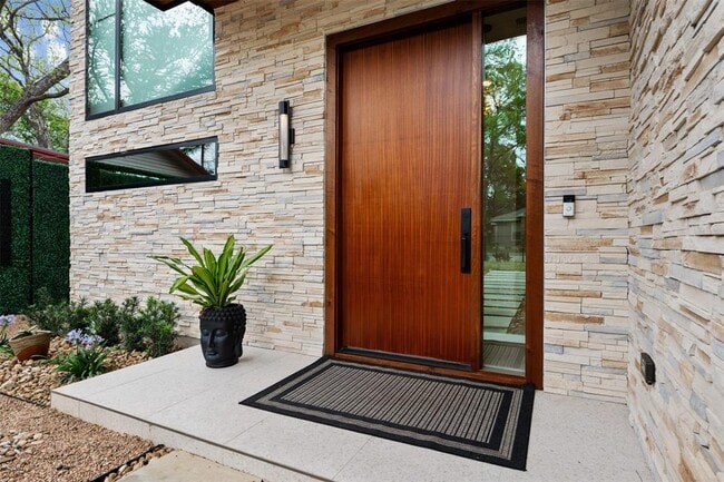 Building Photo - 73 Julius St