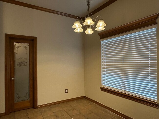 Building Photo - Charming 3 Bedroom, 2 Bathroom with Storm ...