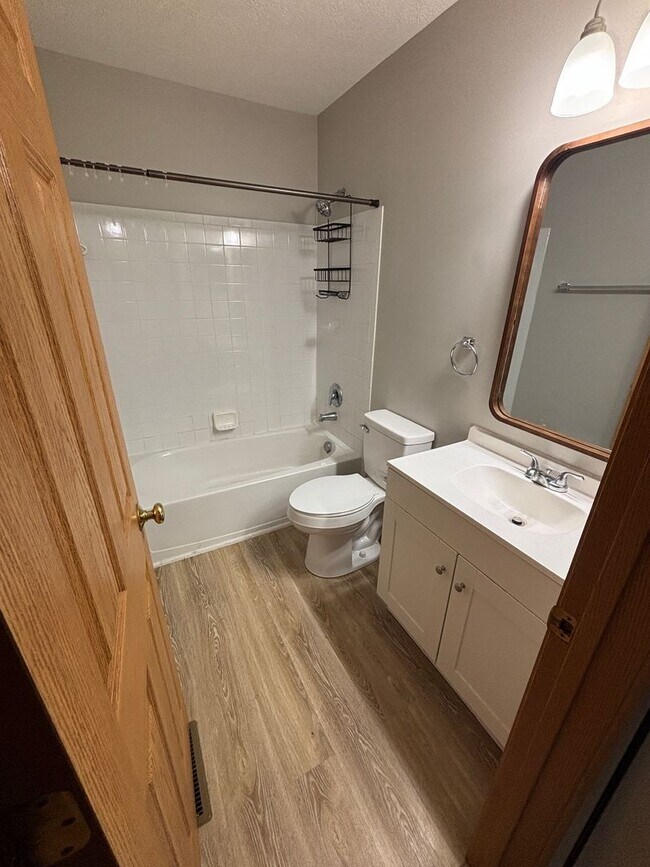 Building Photo - 4 Bedroom, 2.5 Bathroom House in Sycamore Creek Pickerington