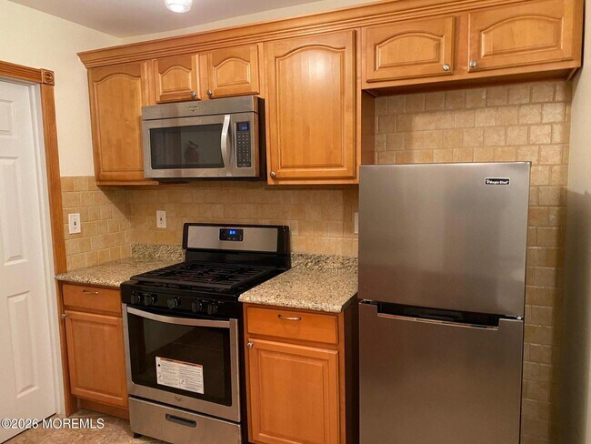 Building Photo - 95 Cooper Ave