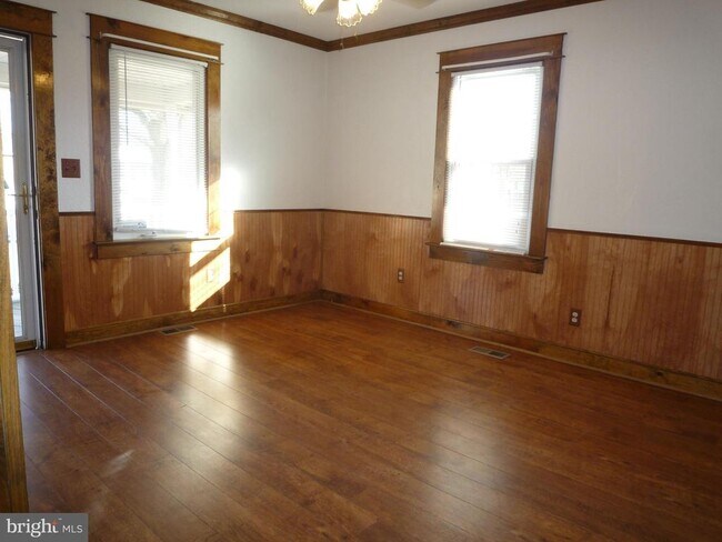Building Photo - 104 Greenway St