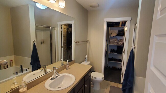 Building Photo - 2 Master Suites Townhome 2 Car Garage