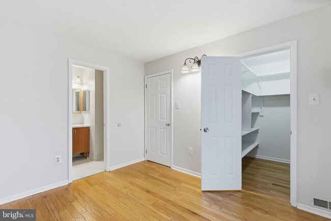 Building Photo - 60 Hampshire Dr