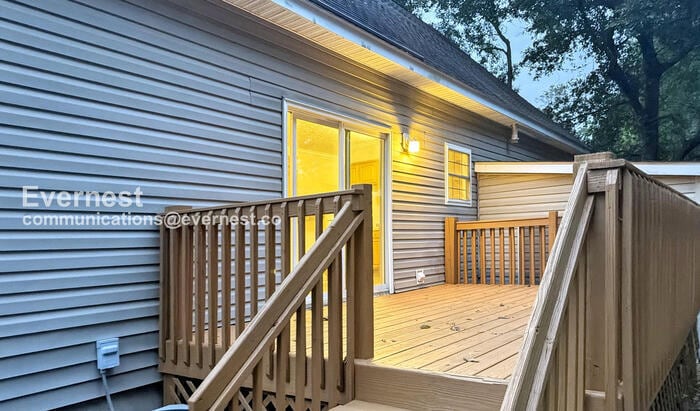 Building Photo - 1805 S Mayflower Dr