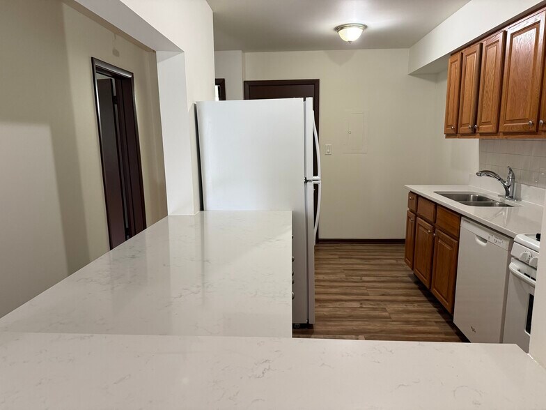 Building Photo - 480 Pleasant Run Dr