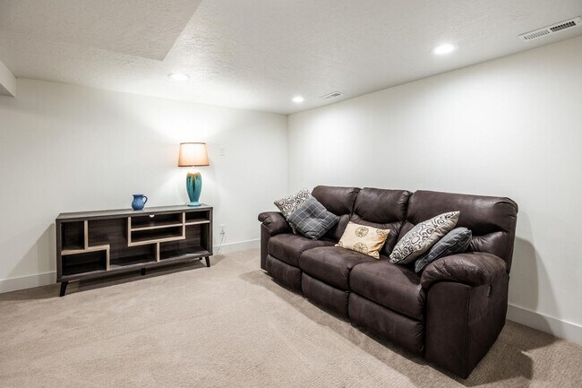 Building Photo - Updated and Bright Home with Yard