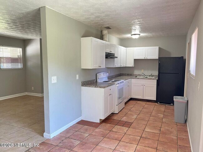 Building Photo - 6634 Kinlock Dr