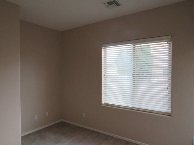 Building Photo - 336 N 77th Pl