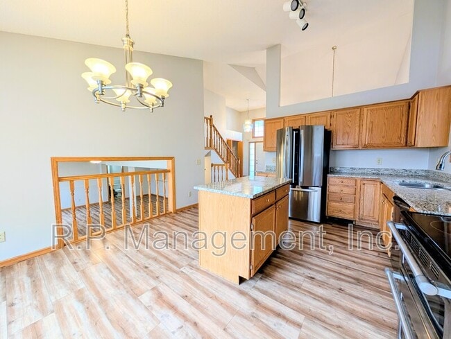 Building Photo - 9200 Parkside Dr