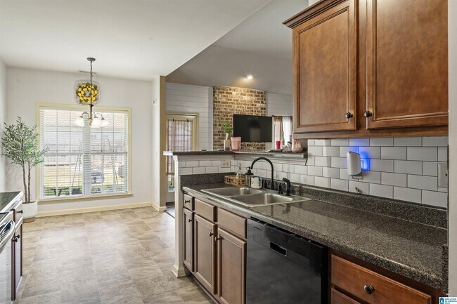 Building Photo - 992 Meriweather Dr