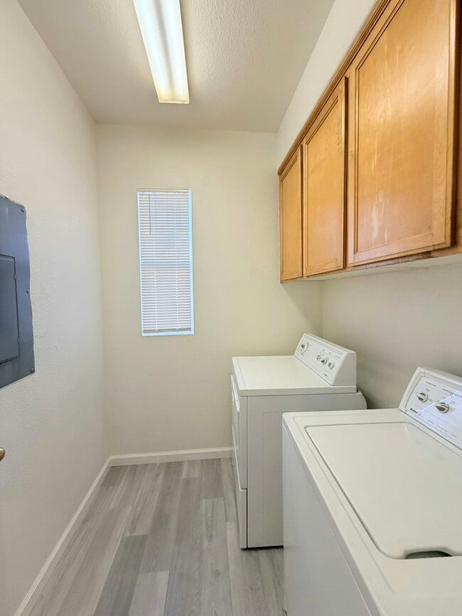 Building Photo - 4375 Tropaz Ln